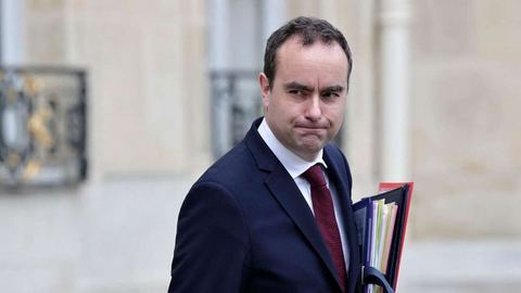 Sébastien Lecornu, Ministre français des Armées, enjoint la Russie à arrêter toute manipulation