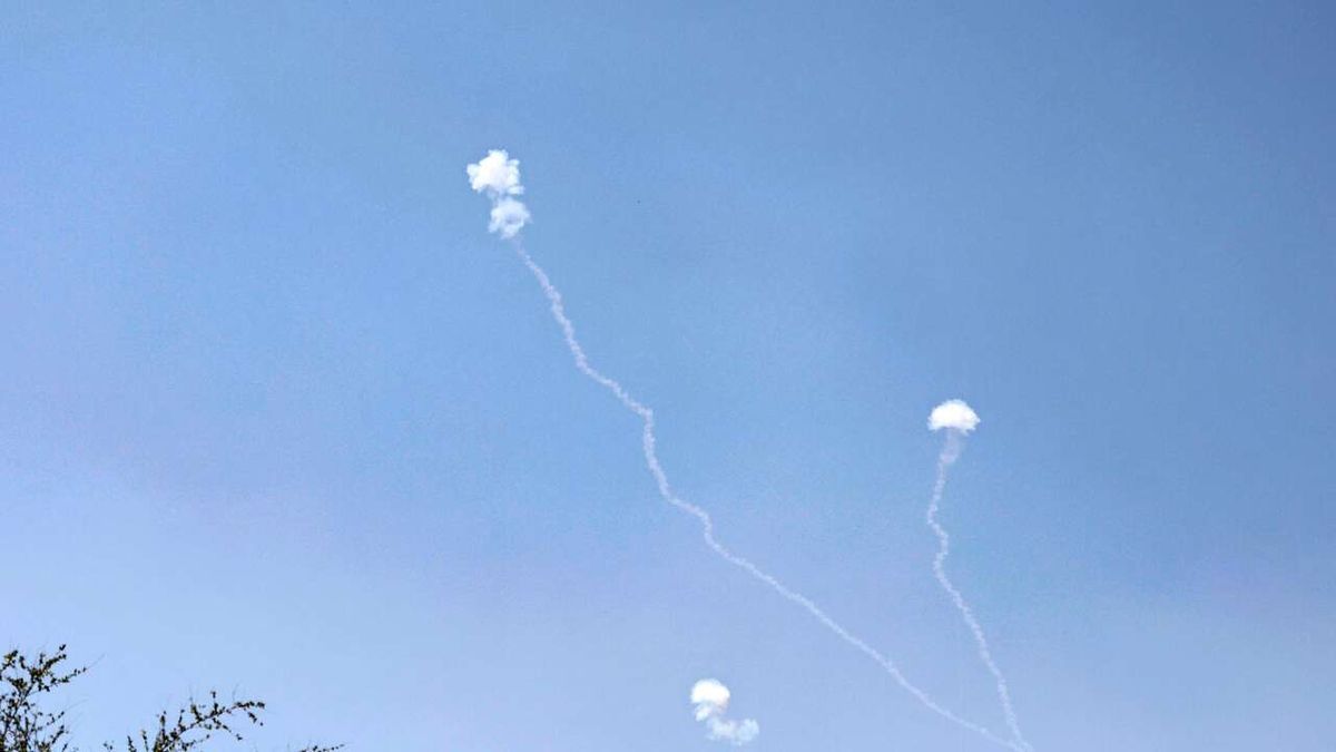 Hezbollah revendique avoir lancé 'plus de soixante missiles' contre des bases militaires en Israël