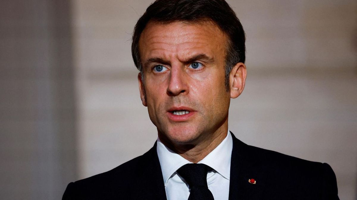Macron en action face à la crise : réunion de défense, échanges avec les élus...