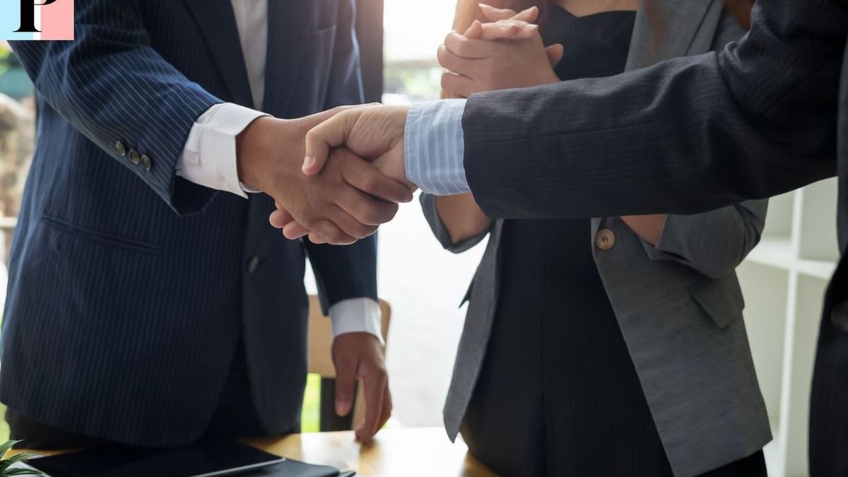 What is salary portage and how does it work?
