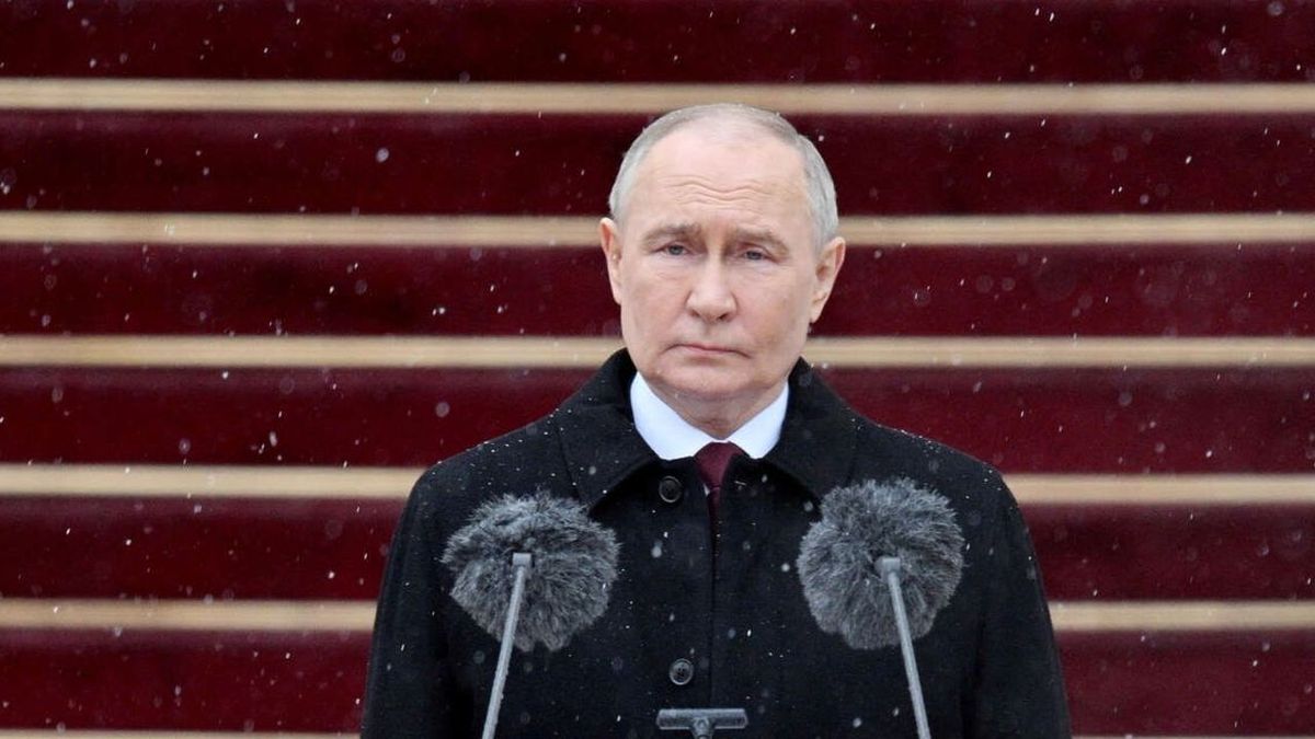 Vladimir Poutine a dirigé une cérémonie militaire pour commémorer le triomphe sur l'Allemagne nazie en 1945.
