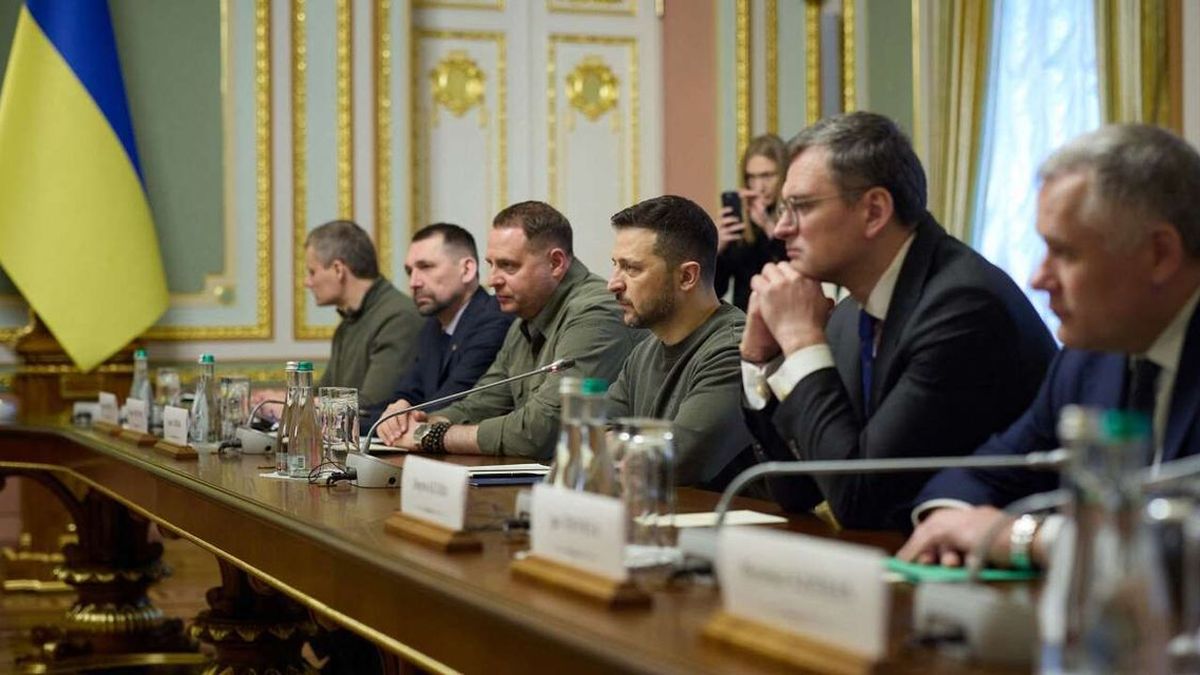 Volodymyr Zelensky confirme que l'armée ukrainienne réalise des 'contre-offensives' dans la région de Kharkiv