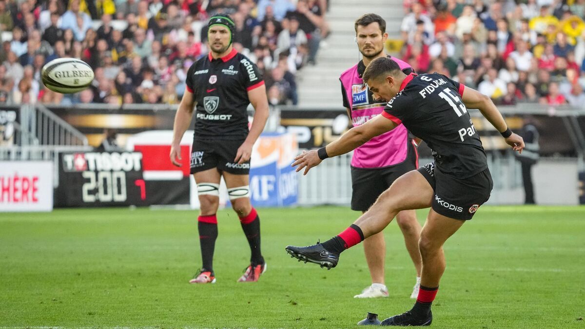 DIRECT. Duel rugby Toulouse-La Rochelle (29-23) : Avantage pour Toulouse face à La Rochelle à 13 suite à deux expulsions