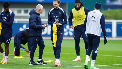 Equipo francés: Hernández reduce su entrenamiento, Rabiot vuelve a tiempo completo, Tchouaméni todavía en el descanso