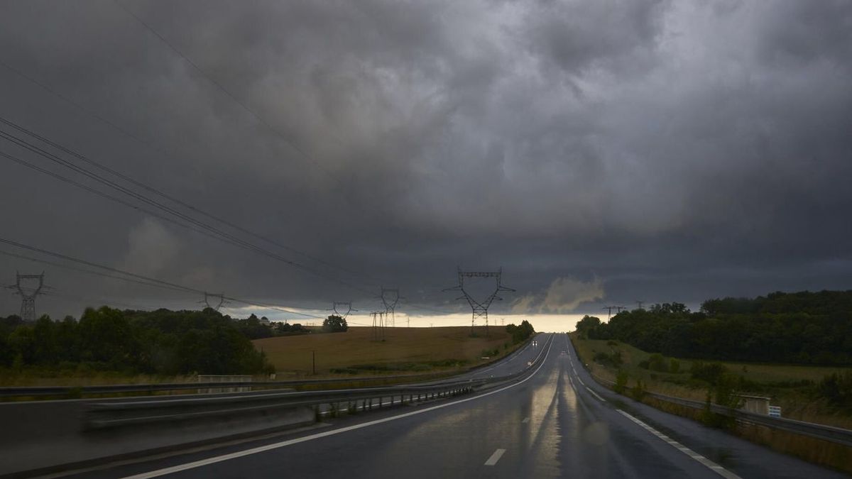 Fortes Pluies Persistantes sur la Majorité du Territoire Français, Deux Départements en Alerte Rouge