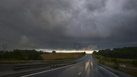 Fuertes lluvias persistentes en la mayor parte del territorio francés, dos departamentos en alerta roja
