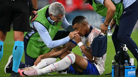 Kylian Mbappé se lesionó la nariz durante el partido Austria-Francia: la afición ya ha seleccionado la máscara ideal para él.