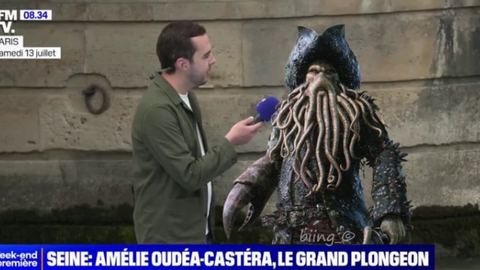 Amélie Oudéa-Castéra se aventura en el Sena, su caída es una visita obligada.