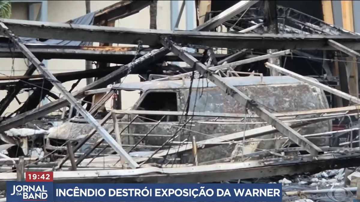 Feu dévastateur à l'exposition Warner Bros de Rio : une multitude d'objets réduits en cendres