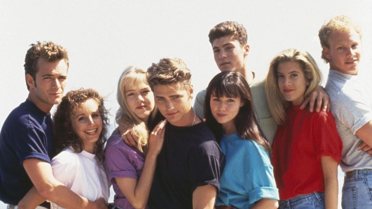 Les vedettes de 'Beverly Hills' et 'Charmed' saluent la mémoire de l'actrice
