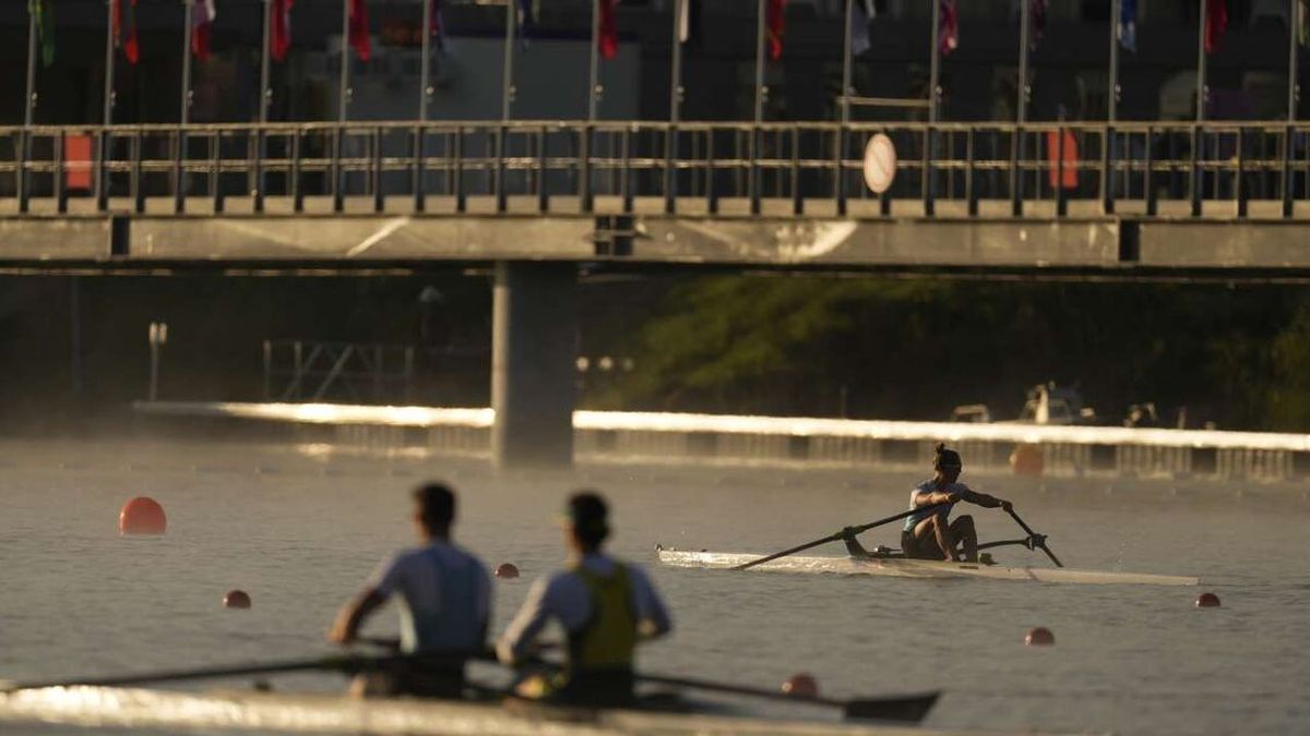 Reprise des compétitions suite à l'or des Bleus en rugby à VII, entraînement de triathlon dans la Seine annulé après première journée