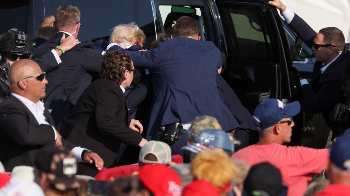 Un hombre armado en un tejado apuntando a Trump: un testigo dice que alertó a las autoridades antes del tiroteo.