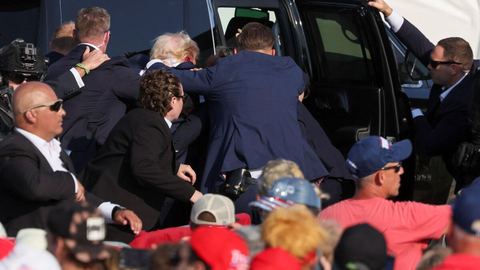 Un hombre armado en un tejado apuntando a Trump: un testigo dice que alertó a las autoridades antes del tiroteo.