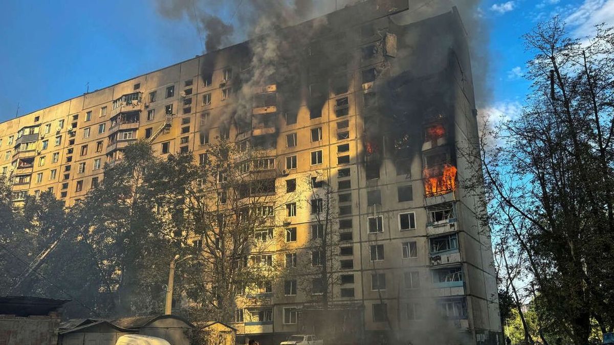 Bombardement russe sur Kharkiv entraîne la mort de cinq personnes et blesse une quarantaine d'autres