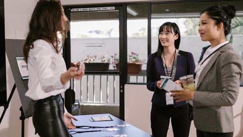 Comprender las tarifas relacionadas con el cambio de dirección en su tarjeta de registro