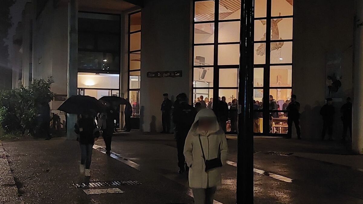 Ce mercredi soir, une veillée en mémoire de Philippine est organisée dans les Yvelines, réunissant ses proches suite à son meurtre