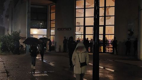 Ce mercredi soir, une veillée en mémoire de Philippine est organisée dans les Yvelines, réunissant ses proches suite à son meurtre