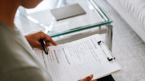 Les étapes clés pour devenir ergothérapeute : un parcours vers l'aide et la réhabilitation