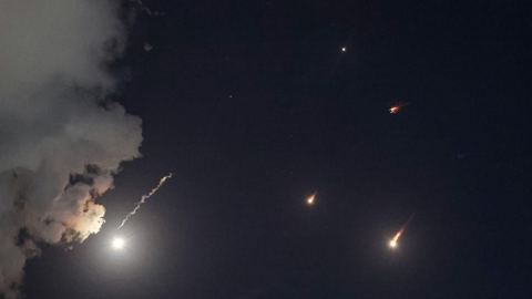 Des projectiles lancés de l'Iran en direction d'Israël, déclenchement des alertes à travers l'État hébreu