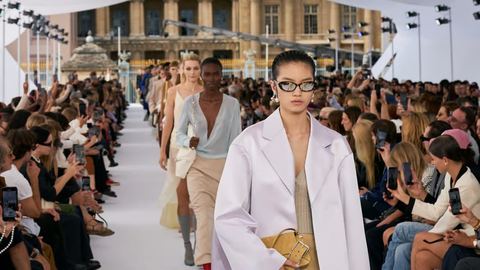 جيفنشي - ما هي الملابس الفاخرة في فرنسا لعام 2024؟