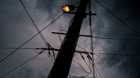 Kirk déclenche une panne d'électricité affectant plus de 64 000 foyers, surtout dans le sud