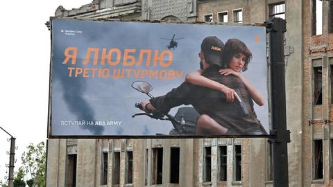 Les bombardements russes sur Kharkiv causent douze blessures et des pannes d'électricité