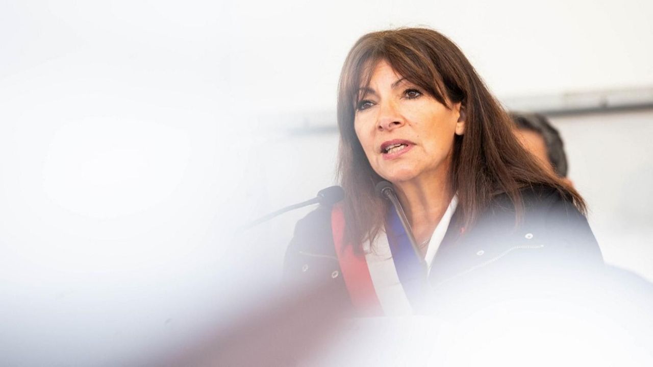Anne Hidalgo annonce ne pas se représenter à la mairie de Paris en 2026 et soutient la candidature de Rémi Féraud.