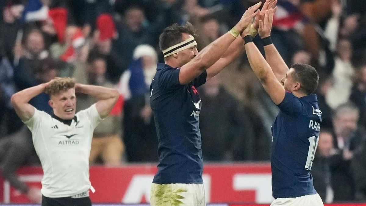 Triomphe palpitant du XV de France face aux All Blacks : une victoire pleine de suspense !