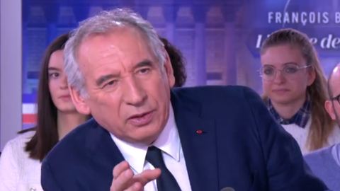 François Bayrou soutient la limitation du droit du sol dans ces deux départements