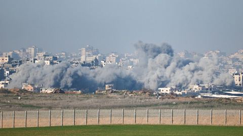 Gaza: La mise en application de la trêve retardée, Israël continue ses attaques