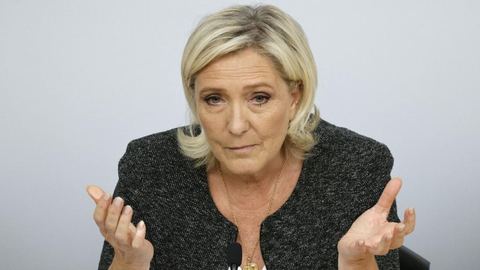 Marine Le Pen critique fortement la réponse d'Emmanuel Macron