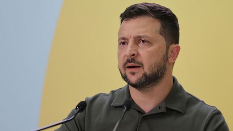 Zelensky s'engage à combattre pour l'Ukraine en 2025 sur le front et dans les négociations