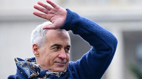 Calin Georgescu, candidat d'extrême droite en Roumanie, conteste son exclusion de l'élection présidentielle