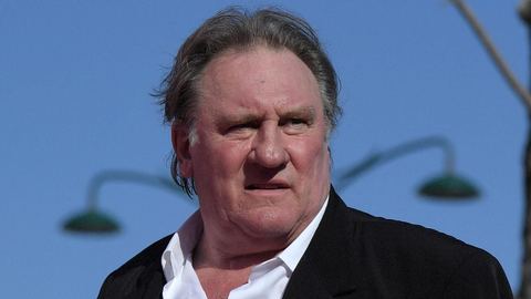 L'avocat confirme que Gérard Depardieu assistera à son procès pour harcèlement et agression sexuels.