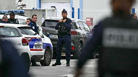Un lycéen à Nantes perpètre une attaque au couteau dans une école, laissant un décès et trois blessés