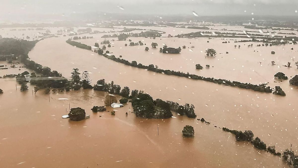 Des milliers de résidents de la Nouvelle-Galles du Sud en Australie coincés suite aux inondations