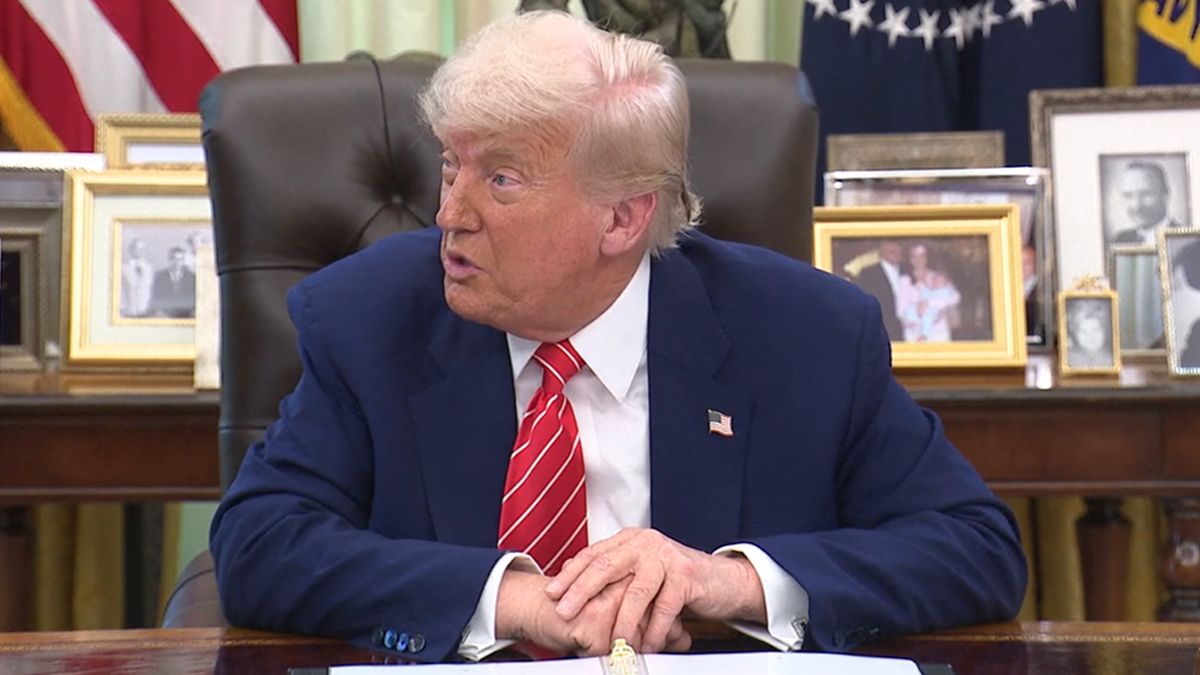 La vidéo virale des Macron devient le sujet de moqueries de Donald Trump dans le Bureau Ovale