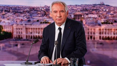 Bayrou refuse l'accusation de laxisme face à la "culture du couteau"