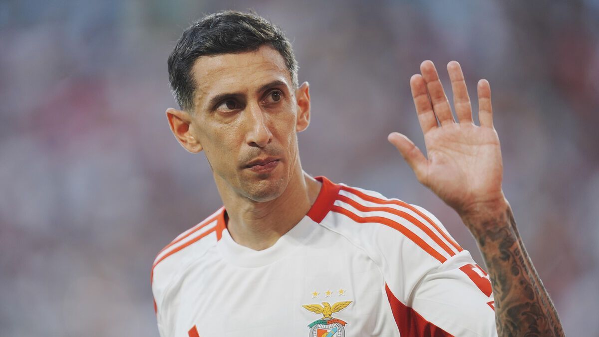 Di Maria et Cavani se retrouvent chaleureusement à Miami lors du match entre Boca Juniors et Benfica.