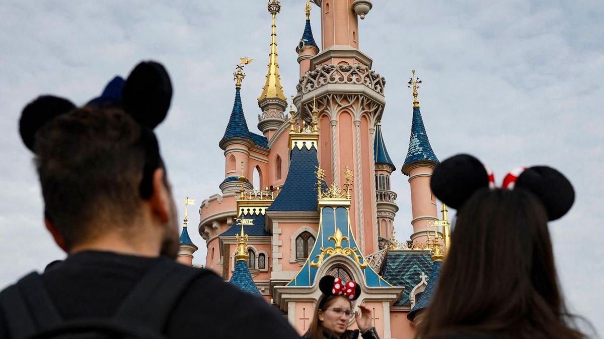 L'enquête progresse à Disneyland Paris sur un mariage simulé, deux suspects présentés à la justice lundi à Meaux