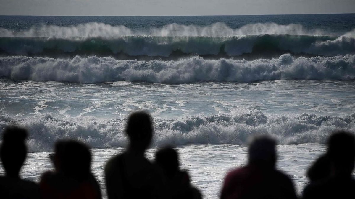 Évacuation de plusieurs plages suite à une houle "cyclonique" atteignant 5 mètres sur la côte atlantique