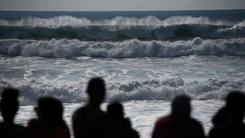 Évacuation de plusieurs plages suite à une houle "cyclonique" atteignant 5 mètres sur la côte atlantique