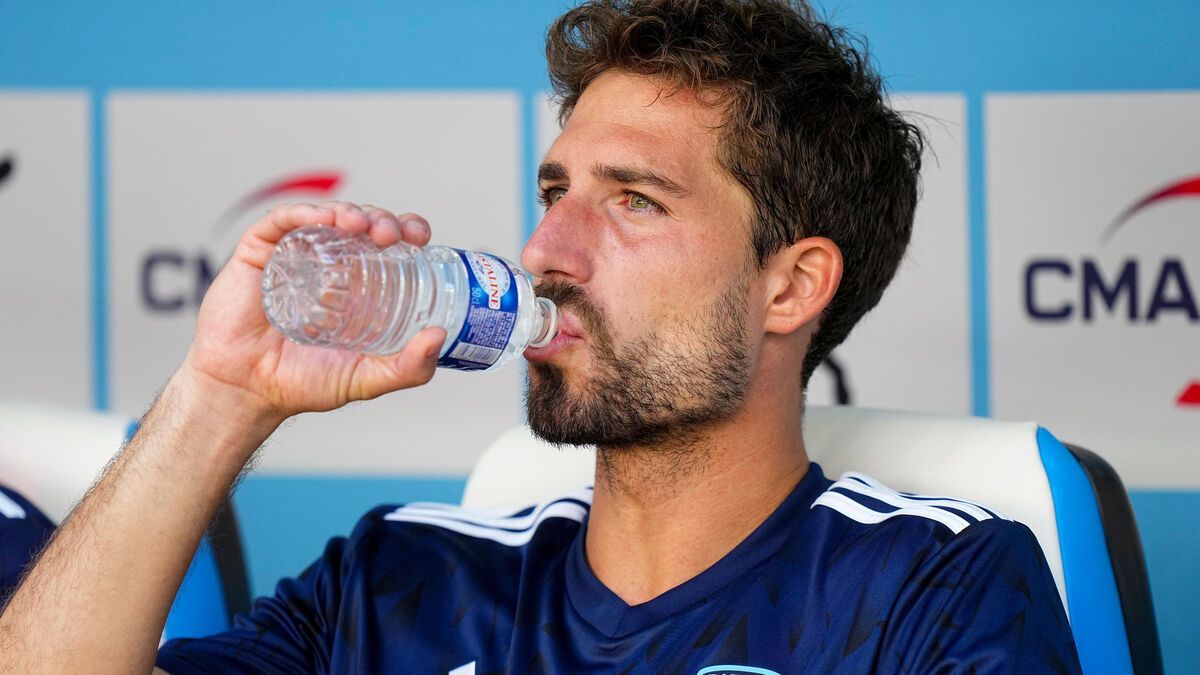 Probable alignement du Paris FC face à Metz : Kevin Trapp devrait faire ses grands débuts dans les buts.