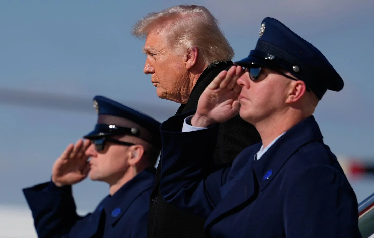 Nobel de la paix 2005 appelle à stopper le « fou » Trump.