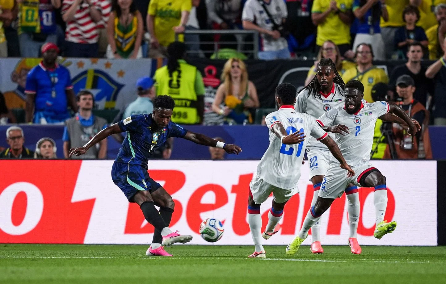 Coupe du Monde 2026 : Brésil et Maroc en tête du groupe D, Paraguay résiste... Suivez l'actu de samedi !