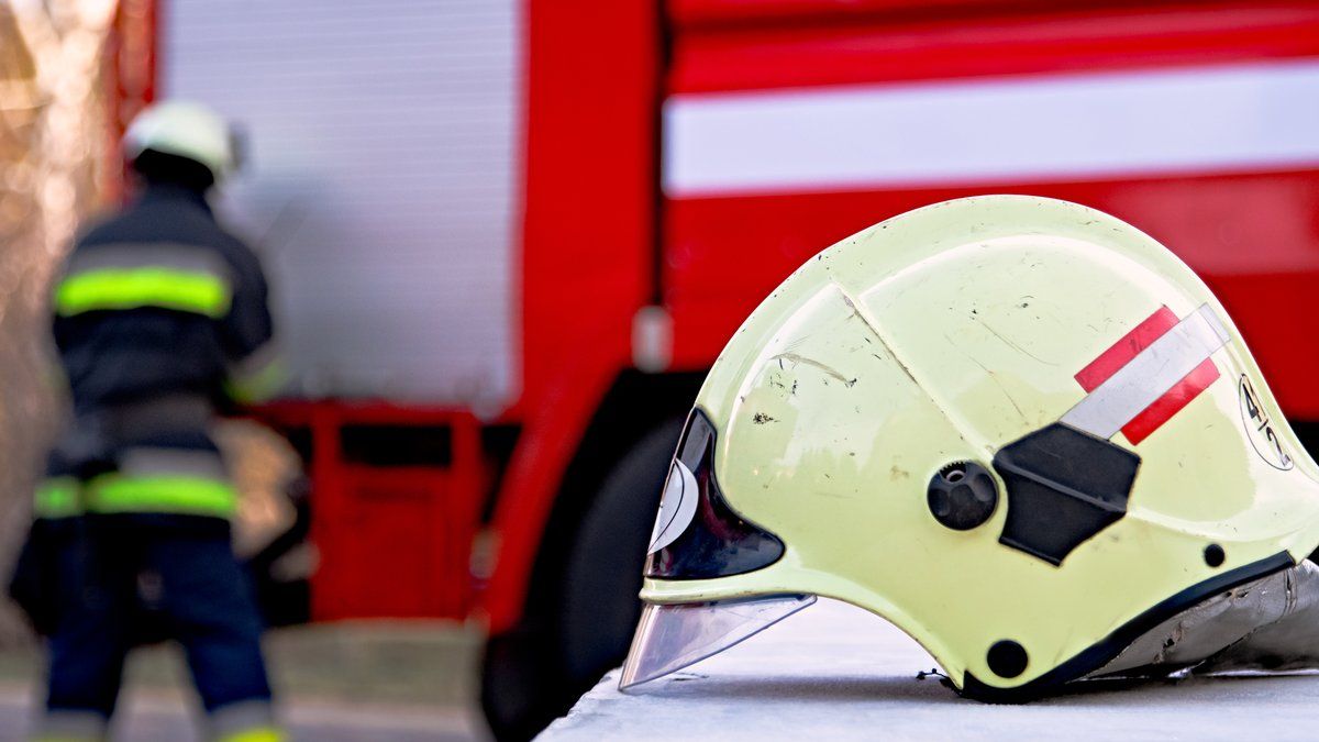 Incendies en France : un pompier des Bouches-du-Rhône mort "en service"