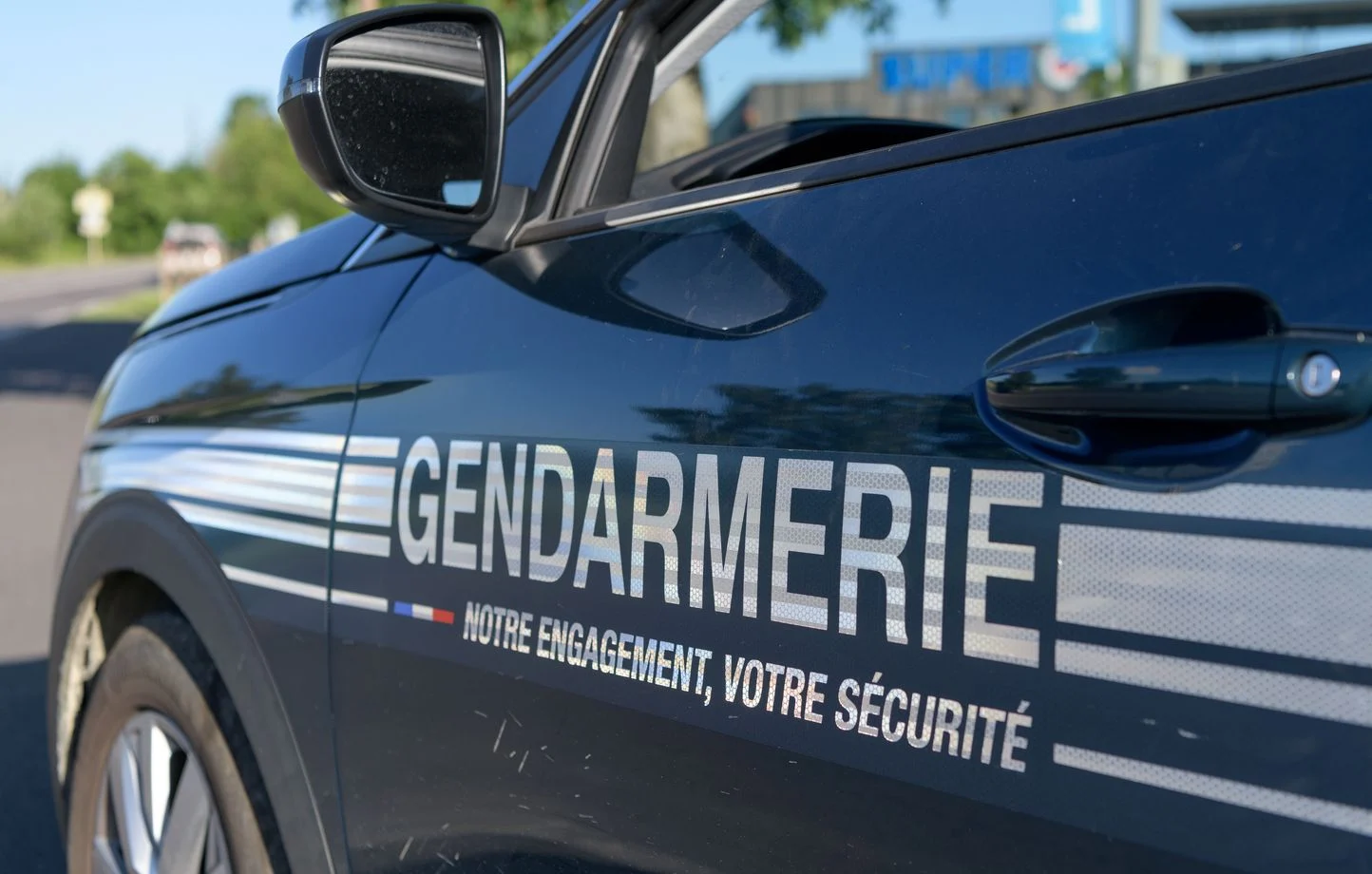 Loire : Un père tire sur des gendarmes avant de se suicider devant ses enfants.